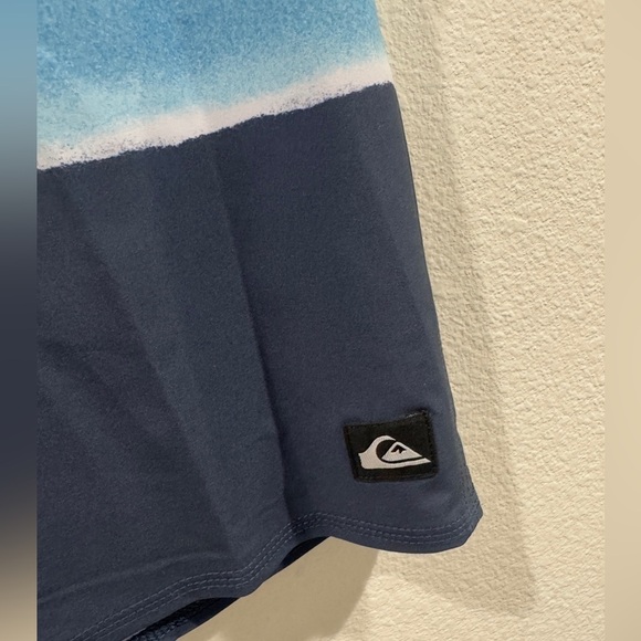 NWT Quiksilver Highline Surf Silk Airbrush Red White Blue Board Shorts Men's 31 - Picture 6 of 15